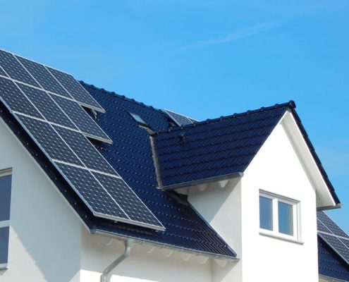 Photovoltaik München - Solaranlage auf Dach eines Hauses